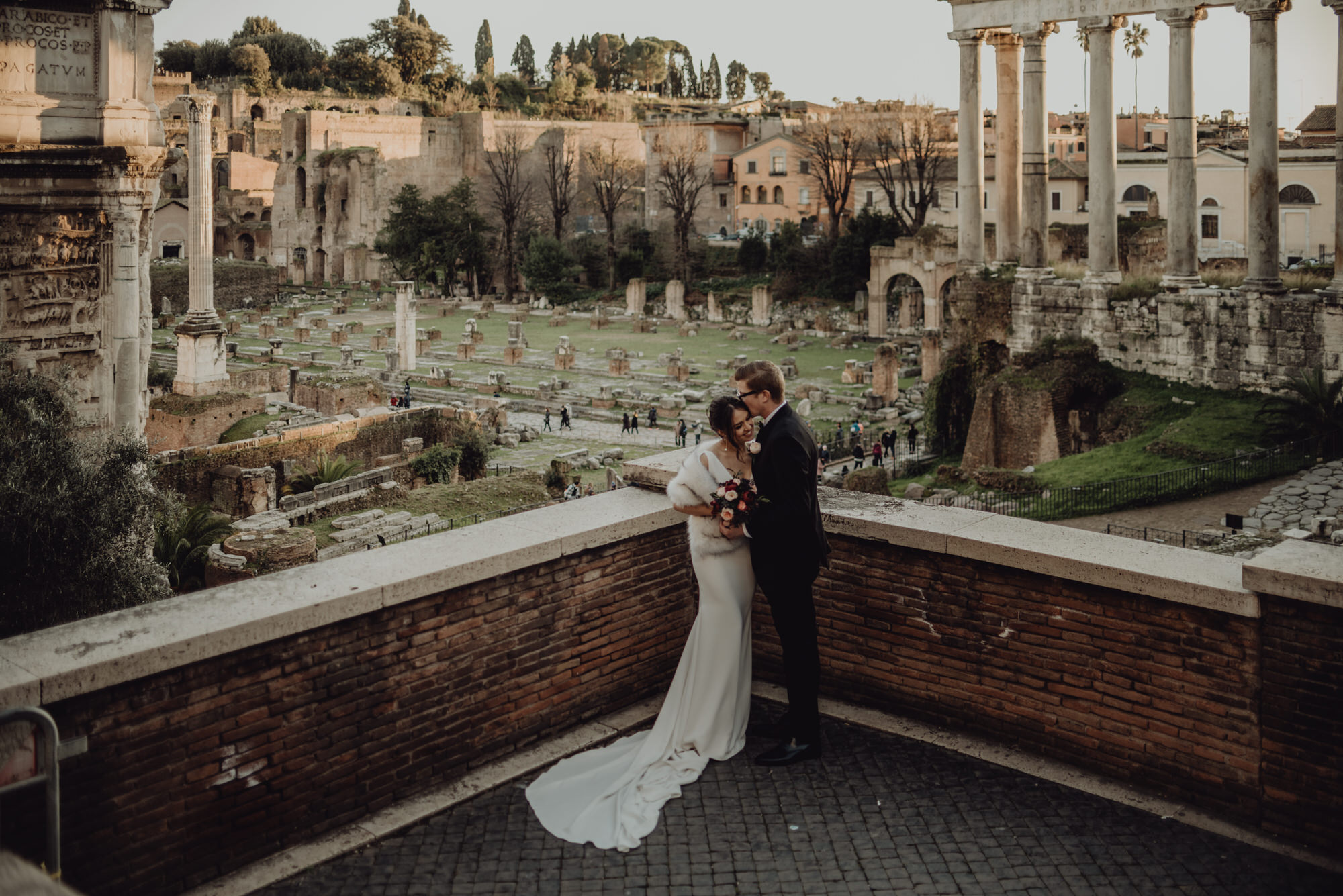 Couple from the USA elopes in Rome in winter