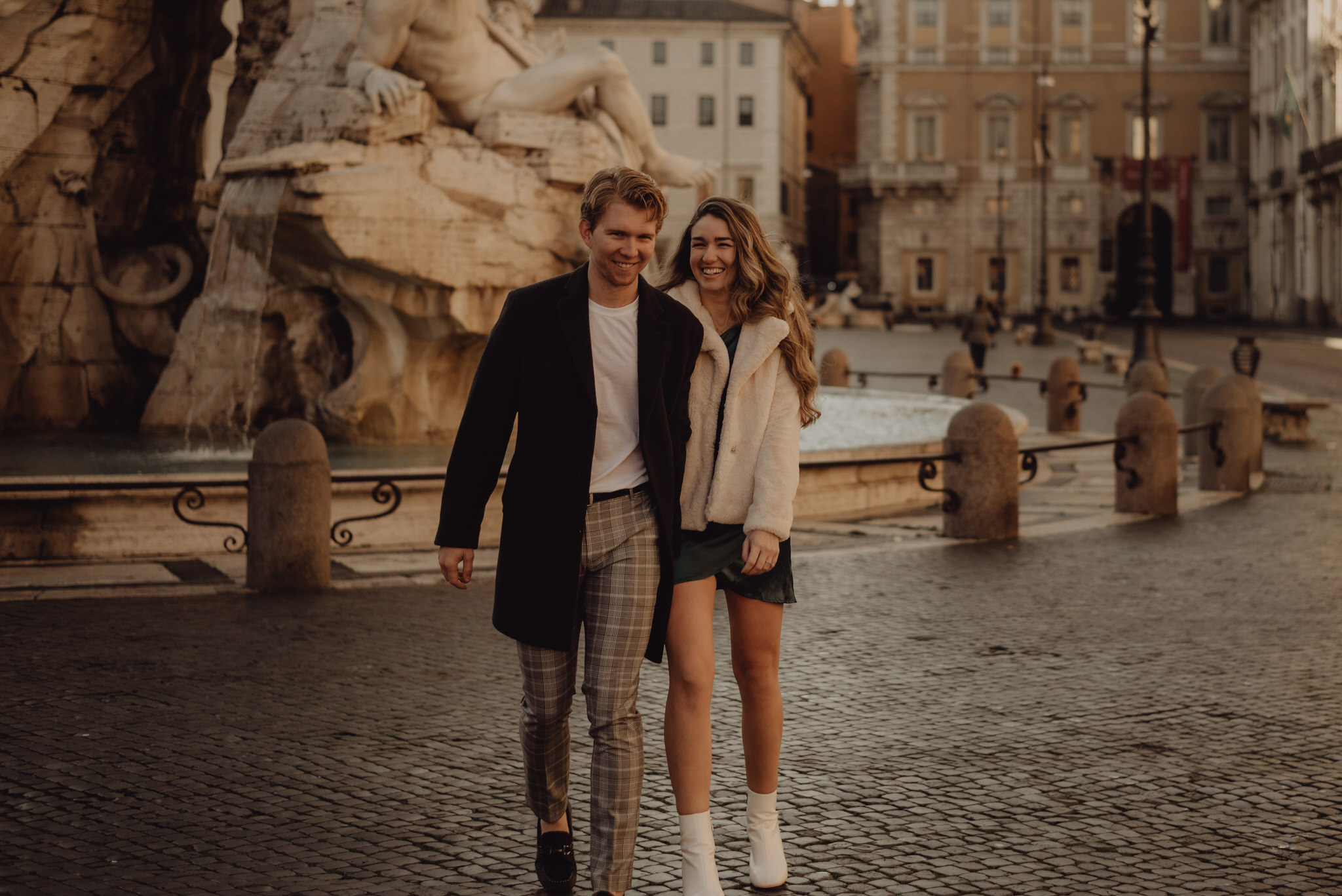 Couple photoshoot in Rome at the iconic Piazza Navona